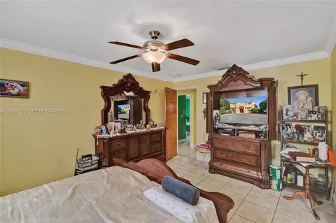 Bedroom - 4141 W 4th Ave, Hialeah, FL 33012 photo 6 of 9