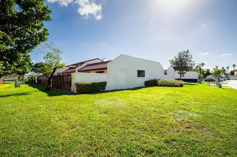 Exterior - 6491 NW 190th Ter, Hialeah, FL 33015 photo 3 of 5