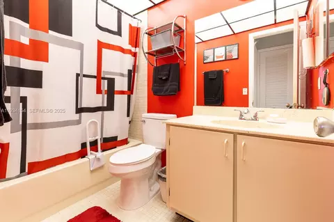 Bath - 6491 NW 190th Ter, Hialeah, FL 33015 photo 2 of 2