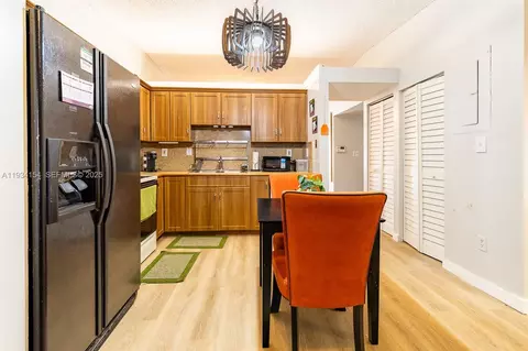 Kitchen - 6491 NW 190th Ter, Hialeah, FL 33015 photo 3 of 3