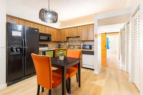 Kitchen - 6491 NW 190th Ter, Hialeah, FL 33015 photo 1 of 3