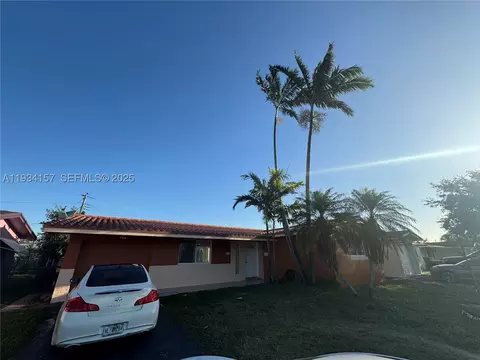 8511 NW 11th St, Pembroke Pines, FL 33024