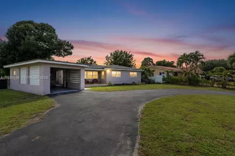 312 NW 35th St, Oakland Park, FL 33309