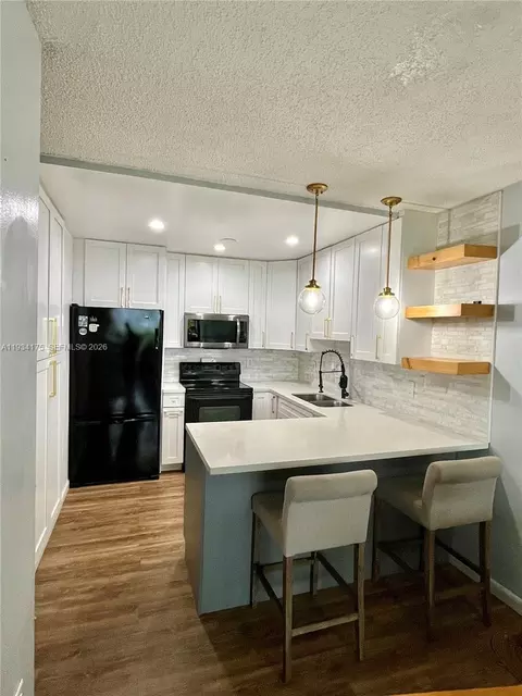 1750 W 56th St #211, Hialeah, FL 33012