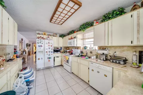 Kitchen - 854 E 24th St, Hialeah, FL 33013 photo 2 of 2