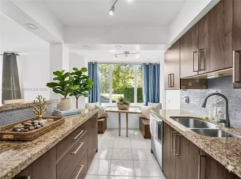 250 180th Dr #155, Sunny Isles Beach, FL 33160