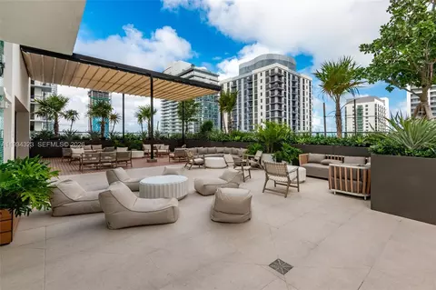 11 NE 6 St #1407, Miami, FL 33132