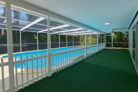 535 NE 158th St, Miami, FL 33162