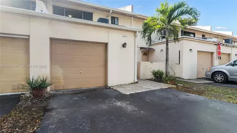 4289 NW 76th Ave, Hollywood, FL 33024