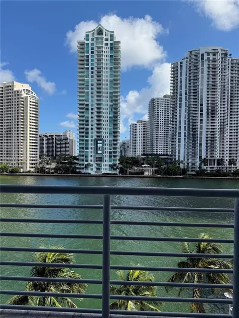 325 S Biscayne Blvd #621, Miami, FL 33131