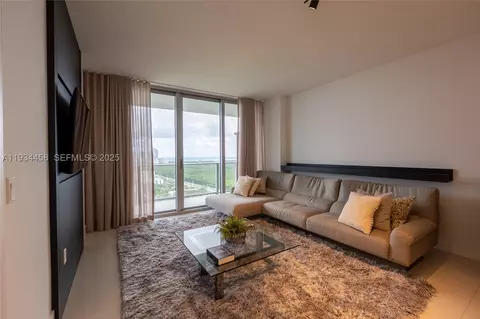 16385 Biscayne Blvd #3117, North Miami Beach, FL 33160