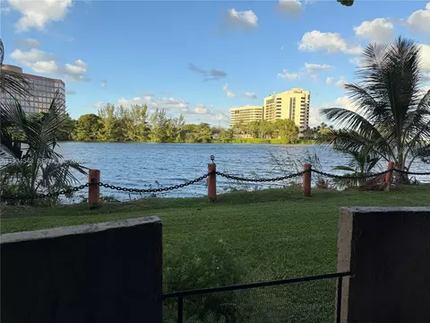 5199 NW 7th St #115, Miami, FL 33126
