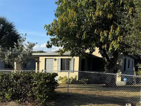2227 NW 9th Ct, Fort Lauderdale, FL 33311