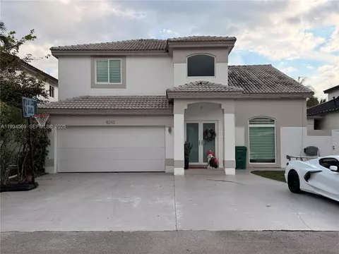 8242 NW 200 Ter, Hialeah, FL 33015