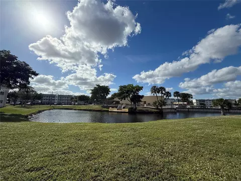8100 Sunrise Lakes Blvd #109, Sunrise, FL 33322