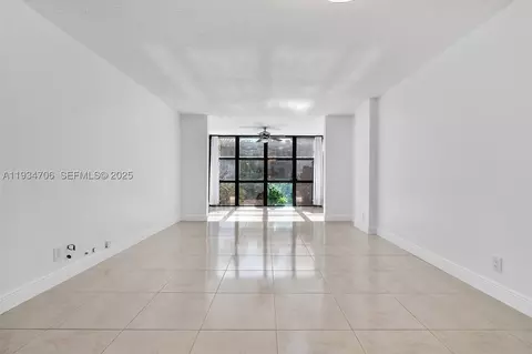 1000 Parkview Dr #316, Hallandale Beach, FL 33009