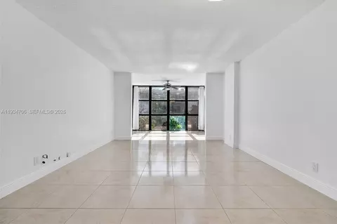 1000 Parkview Dr #316, Hallandale Beach, FL 33009