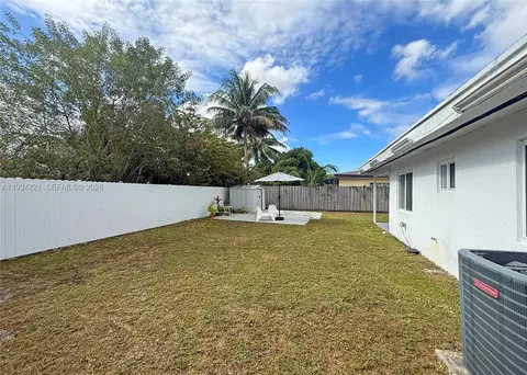 Exterior - 7612 Granada Blvd, Miramar, FL 33023 photo 2 of 4