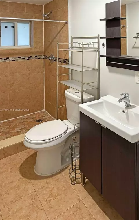 Bath - 7612 Granada Blvd, Miramar, FL 33023 photo 2 of 2