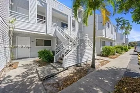 3425 NW 44th St #204, Oakland Park, FL 33309
