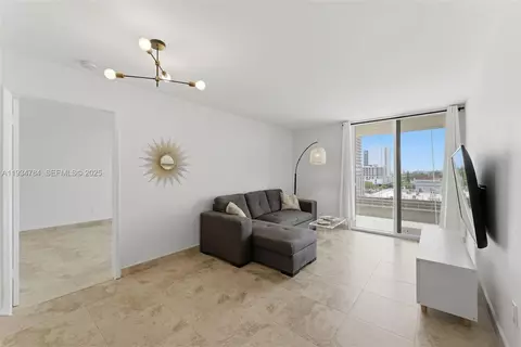 850 N Miami Ave #W-806, Miami, FL 33136