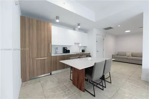 239 SW 9th St #2103, Miami, FL 33130
