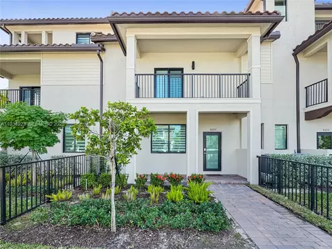 8206 NW 43rd St, Doral, FL 33166