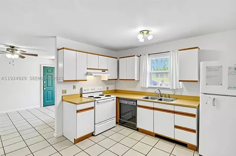 Kitchen - 1845 Old Moultrie, Saint Augustine, FL 32084 photo 2 of 2
