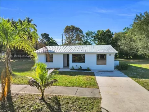 356 New York Dr, Fort Myers, FL 33905