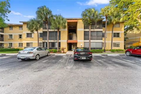 3021 N Oakland Forest Dr #208, Oakland Park, FL 33309