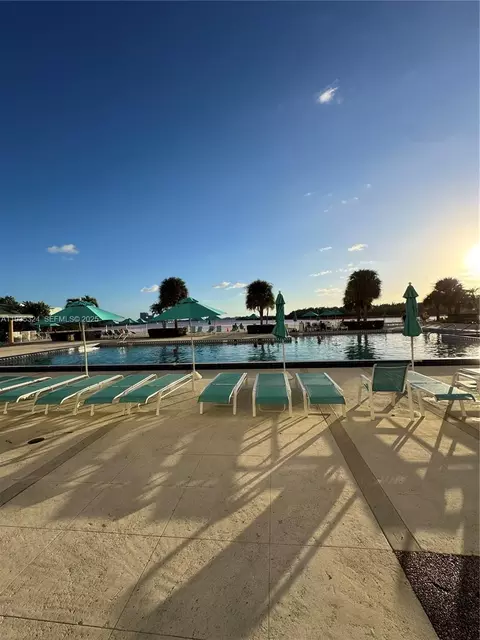 300 Bayview Dr #509, Sunny Isles Beach, FL 33160
