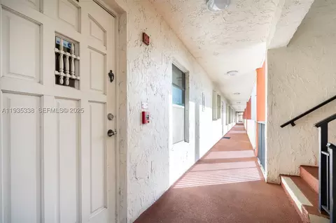 150 S Hollybrook Ter #208, Pembroke Pines, FL 33025