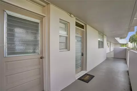 2800 NW 47th Ter #202A, Lauderdale Lakes, FL 33313