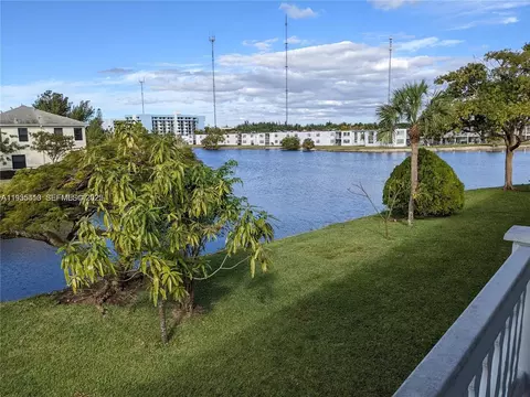 65 NE 202nd Ter #Q27, Miami Gardens, FL 33179