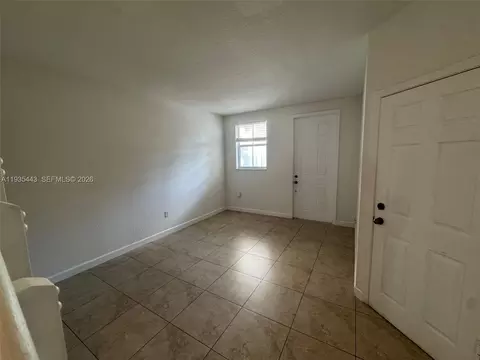 Living - 1027 NE 207th St #1027, Miami, FL 33179 photo 4 of 5