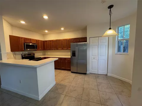 Kitchen - 1027 NE 207th St #1027, Miami, FL 33179 photo 3 of 3