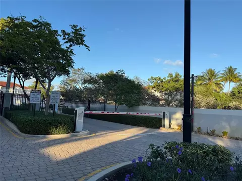 Exterior - 1027 NE 207th St #1027, Miami, FL 33179 photo 4 of 4