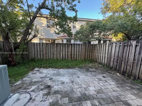 Exterior - 1027 NE 207th St #1027, Miami, FL 33179 photo 2 of 4