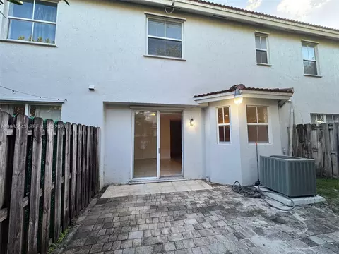 Exterior - 1027 NE 207th St #1027, Miami, FL 33179 photo 3 of 4