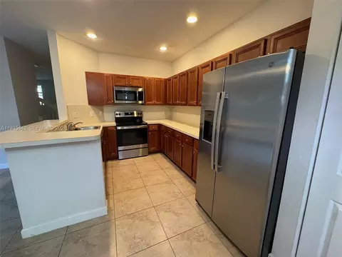 Kitchen - 1027 NE 207th St #1027, Miami, FL 33179 photo 2 of 3