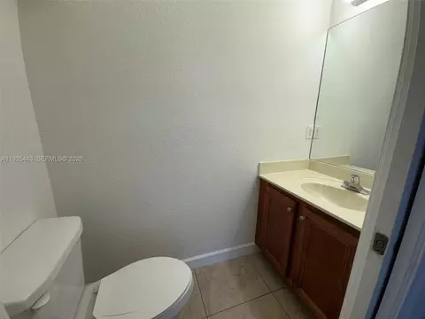 Bath - 1027 NE 207th St #1027, Miami, FL 33179 photo 1 of 5