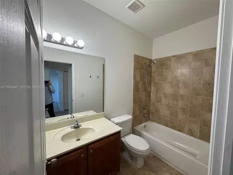 Bath - 1027 NE 207th St #1027, Miami, FL 33179 photo 5 of 5