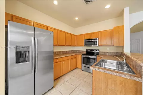 3366 W 90th Ter, Hialeah, FL 33018 photo 6