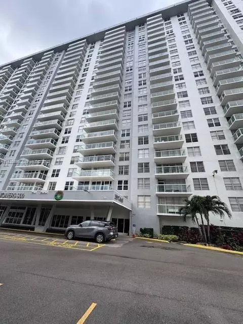 230 174th St #808, Sunny Isles Beach, FL 33160