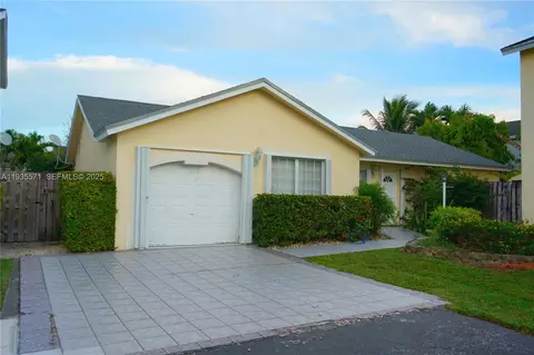 5141 NW 101st Pl, Doral, FL 33178