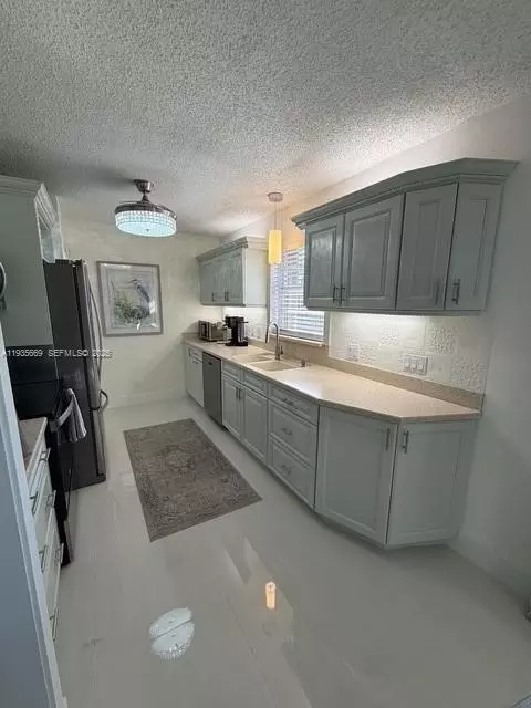 17 Lake Vista Trl #201, Port Saint Lucie, FL 34952