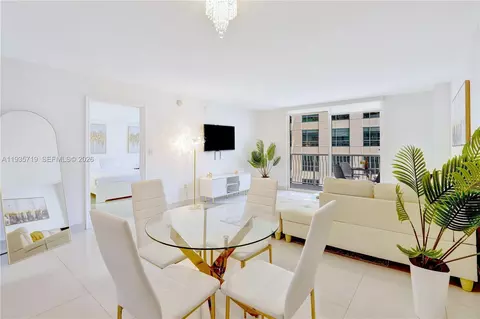 1200 Brickell Bay Dr #2504, Miami, FL 33131