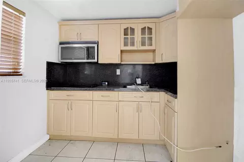 Kitchen - 6195 W 18th Ave #G125, Hialeah, FL 33012 photo 1 of 1