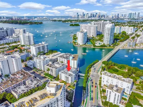 1674 Bay Rd #406, Miami Beach, FL 33139