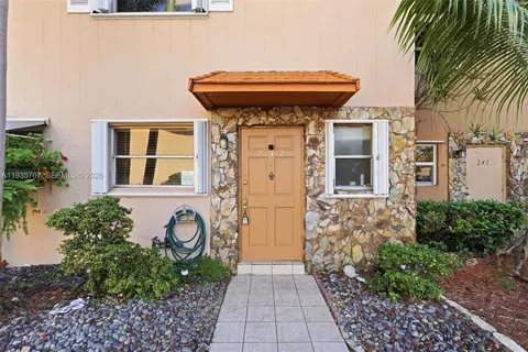 450 SE 7th St #242, Dania Beach, FL 33004